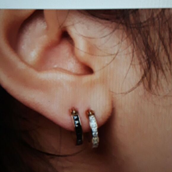 NIB Summer & Rose Set of Huggie Hoop Earrings - Picture 2 of 7